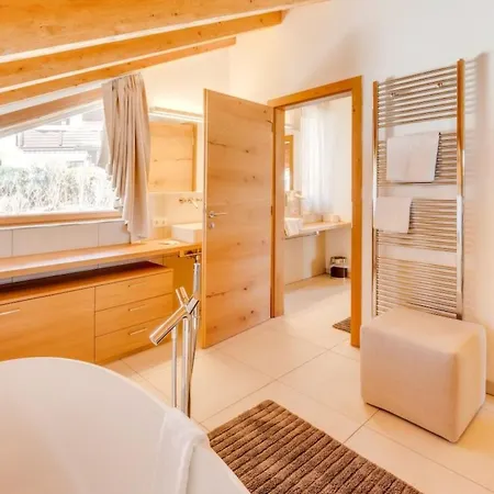 Apartman Luxus Bergblick - Zentral In Seefeld- Tirol By Interhome *